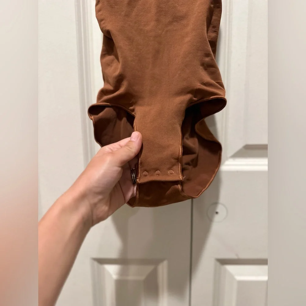 SKIMS Seamless Brown Bodysuit - Picture 5 of 8